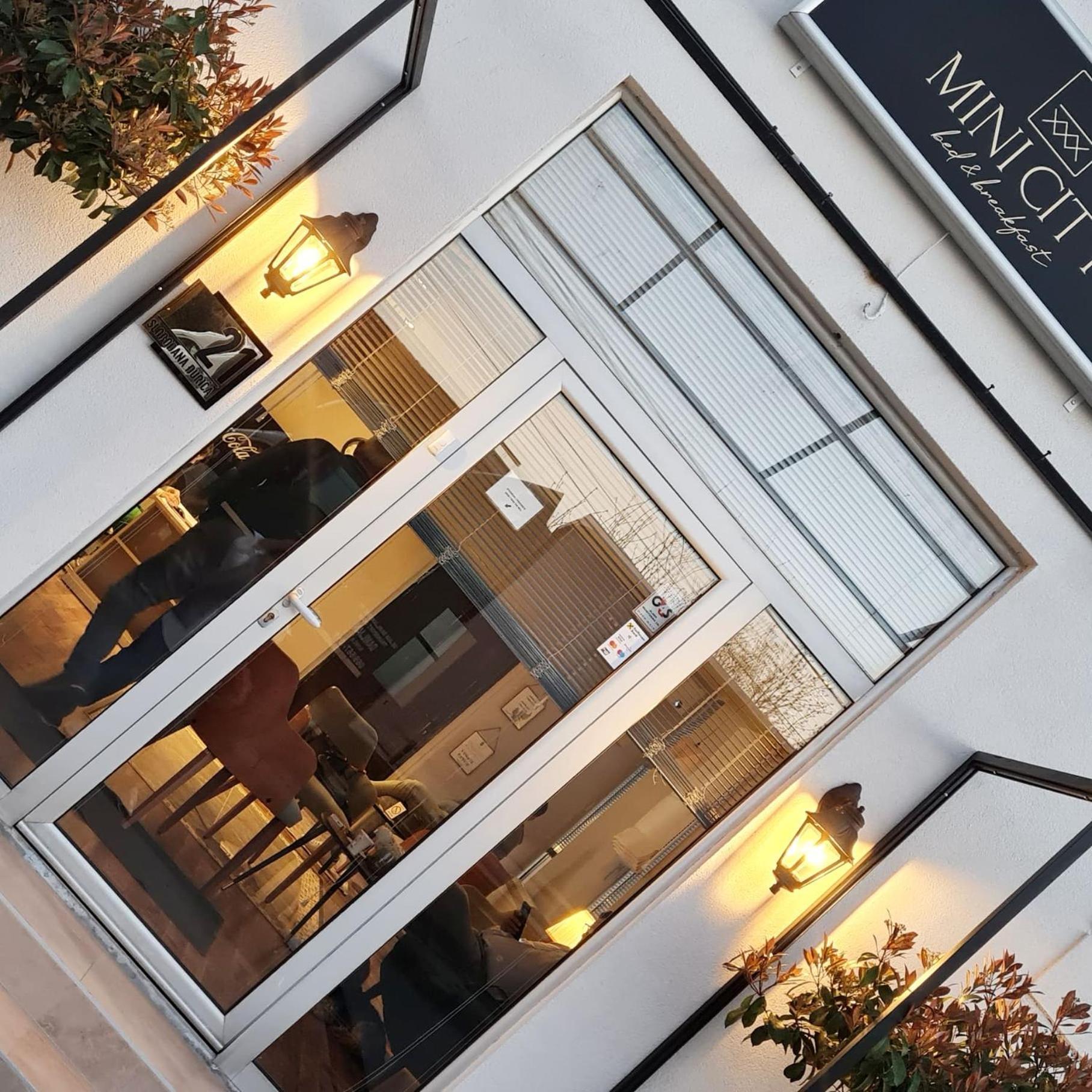 Minicity Inn Beograd Ngoại thất bức ảnh